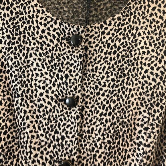 Design Today’s Cheetah print Sleeveless blouse M - Picture 3 of 5